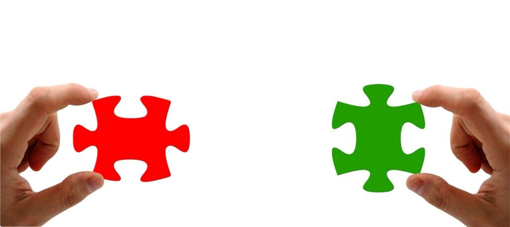 色が異なる２つのパズルピース